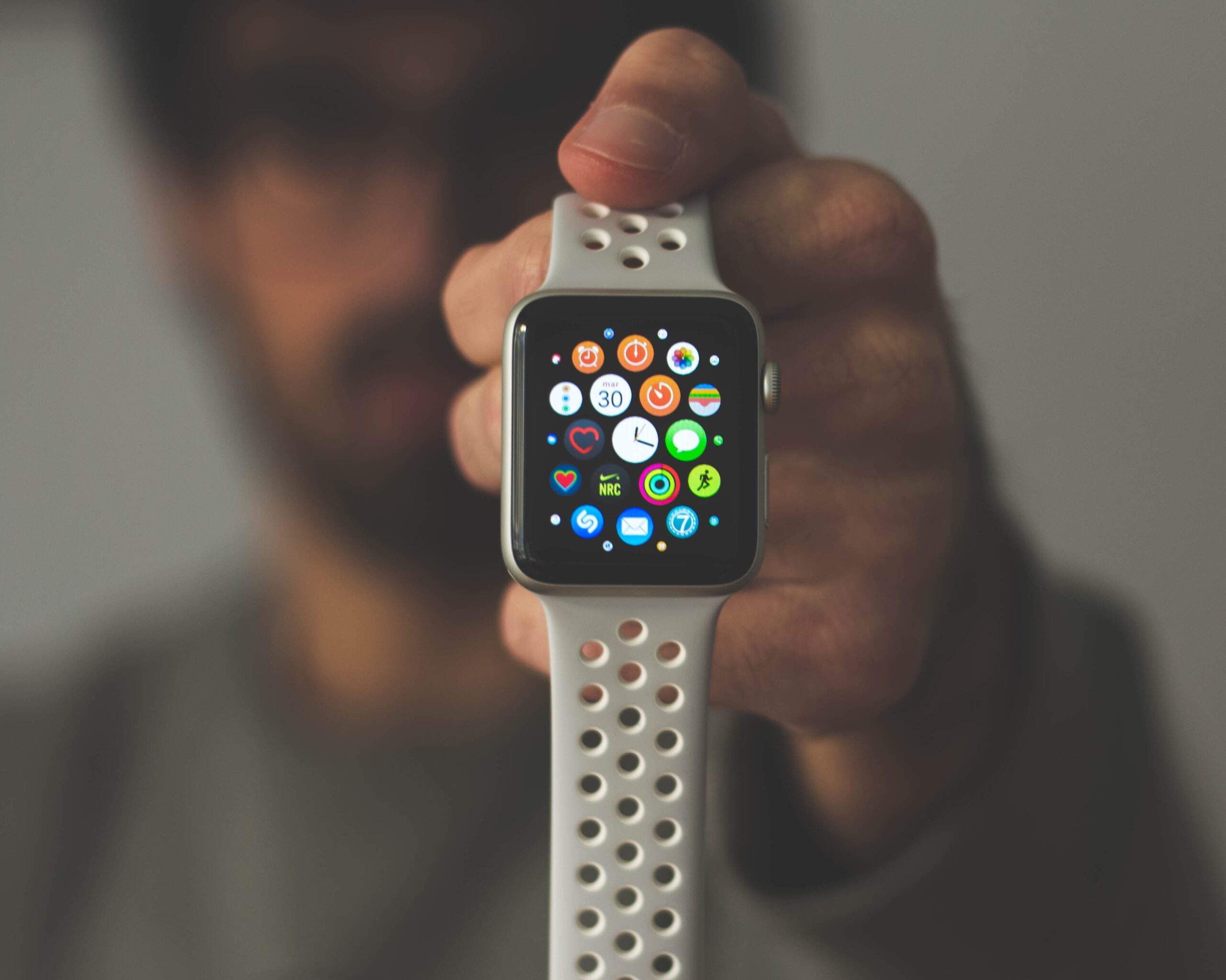 Bling in Your Pocket: Precious Metals in Your Smartphone